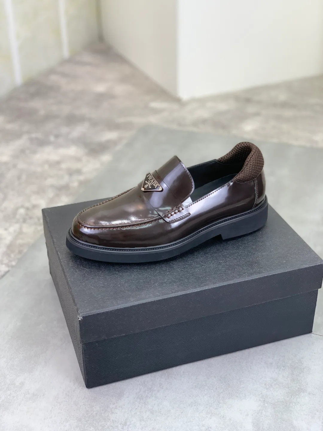 Men's shoes 💰P480 new style 💰 💎💎💎 water-dyed cow lining original order quality PRADA —🆘.Prada original purchase agent, high-end business leather shoes, fabric: imported from Italy cowhide material ➕ water-dyed cow lining/cowhide lining ➕ special original outsole, fine workmanship, real thing ^_^ Photographed 🎬size: 39-44